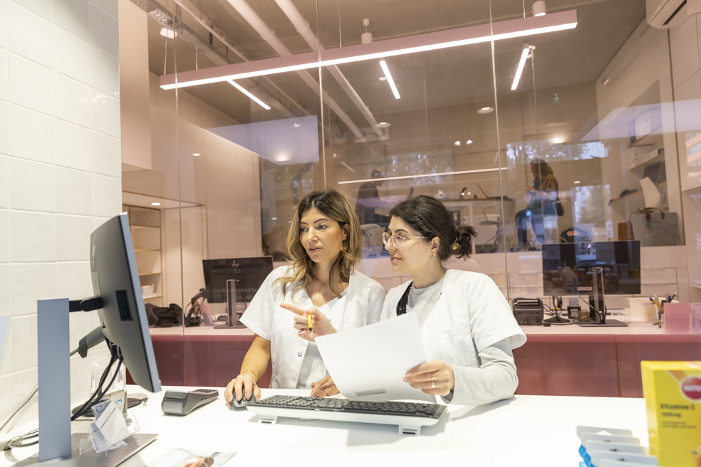 Apothekersassistenten aan het werk bij Lairesse Ziekenhuisfarmacie.