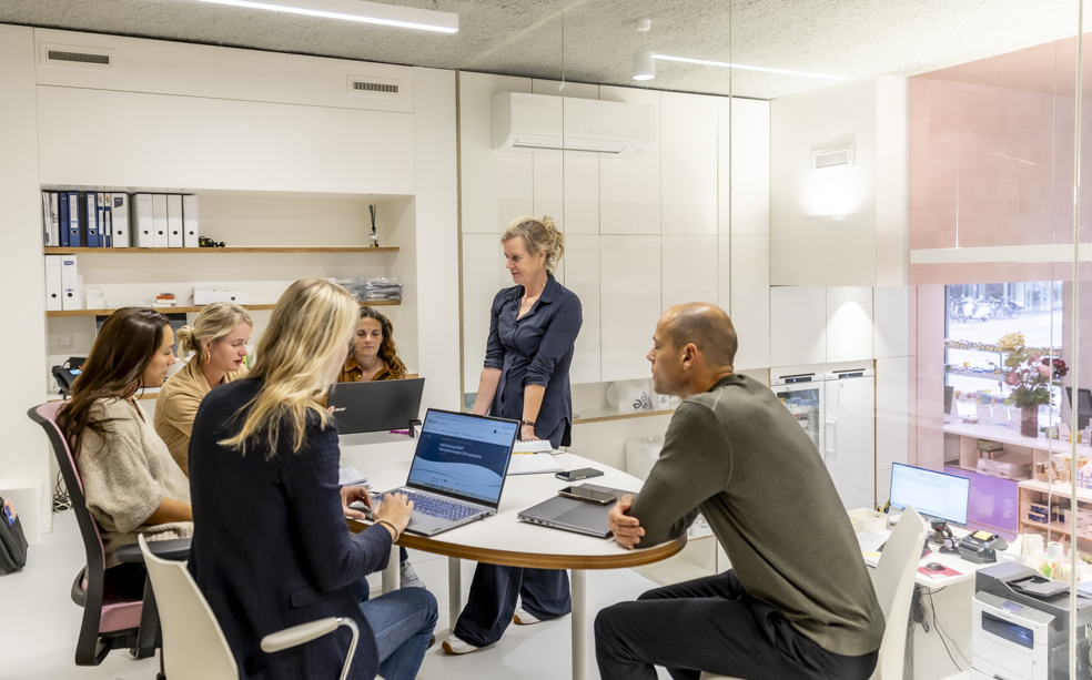 Overleg tussen de apothekers van Lairesse Ziekenhuisfarmacie.