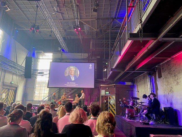 Lairesses Ziekenhuisfarmacie aanwezig op het ZKN-congres 2025: foto van plenaire bijeenkomst.